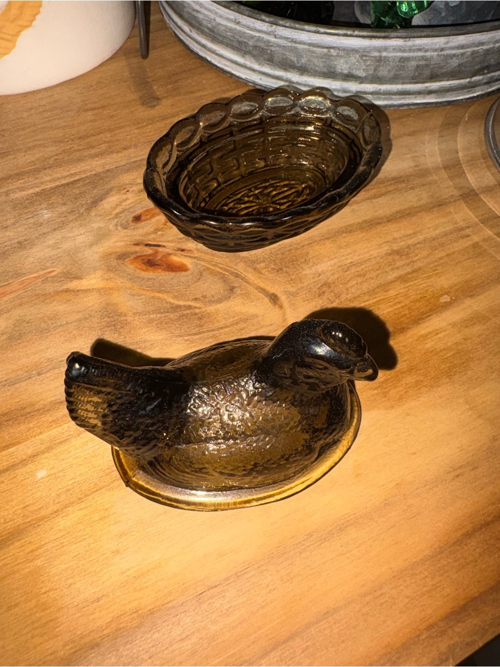 Rosso Smoke Titanium Hen on Nest - Picture 5 of 5